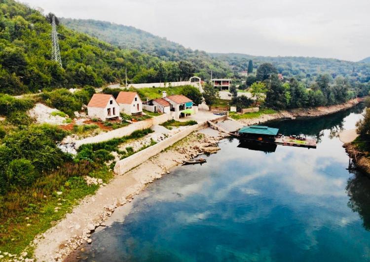 Splav "Slap" - Bungalovi Danilovgrad Екстериор снимка